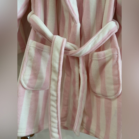 Victoria's Secret Cozy Plush Robe - Picture 6 of 6